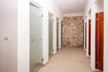 Bathroom shower