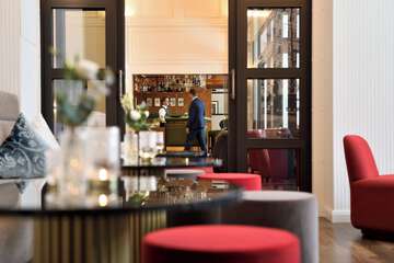 Lobby lounge