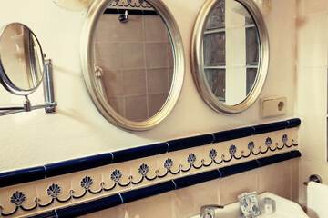 Bathroom sink