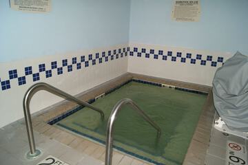 Indoor spa tub