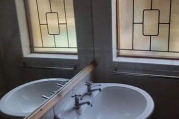 Bathroom sink