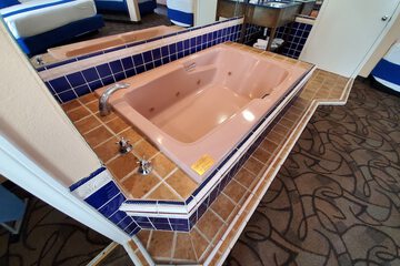 Private spa tub