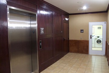 Ballroom/Hall 115 of 123