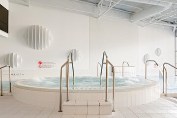 Indoor spa tub