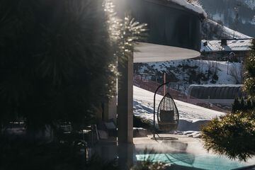Indoor/outdoor pool