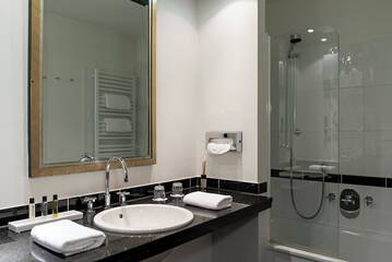Bathroom amenities