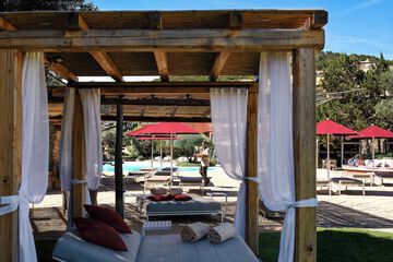 Poolside bar