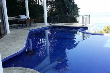 Infinity pool