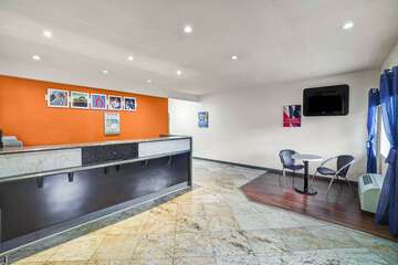 Motel La Vale Cumberland Lobby