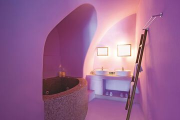 Deep soaking bathtub