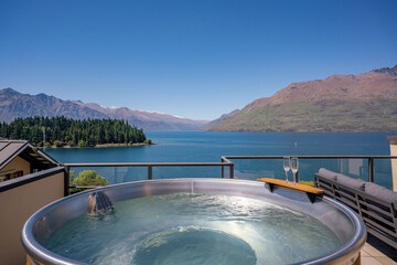 Private spa tub