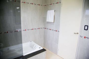 Jetted tub