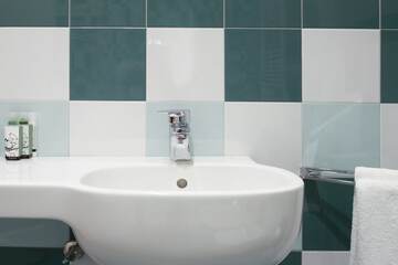 Bathroom sink