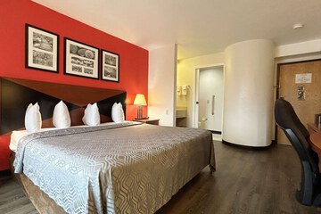 Room 16 of 19
