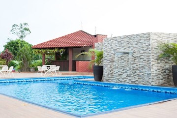 Pool waterfall