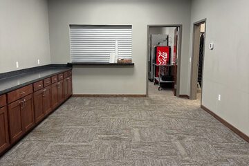 Ballroom/Hall 15 of 17