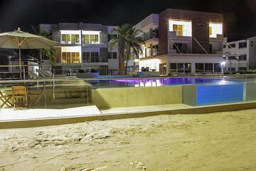 Poolside bar