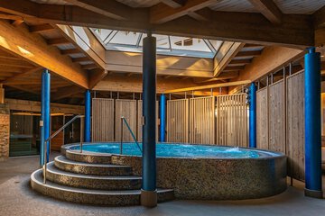 Indoor spa tub