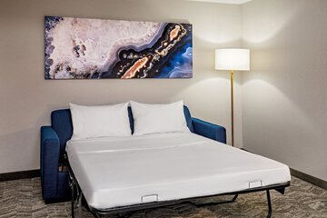 Room 10 of 25