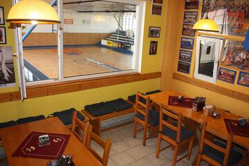 Sports bar