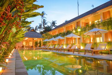 Poolside bar