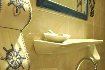 Bathroom sink