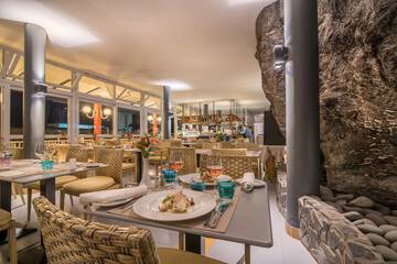 Food court