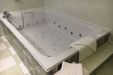 Jetted tub
