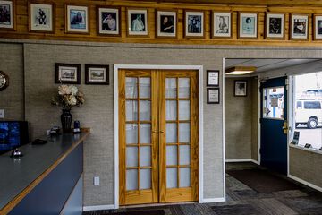 Check-in/check-out kiosk