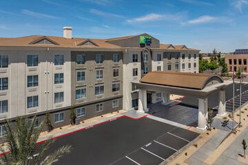 Holiday Inn Express Hotel & Suites River Park by IHG