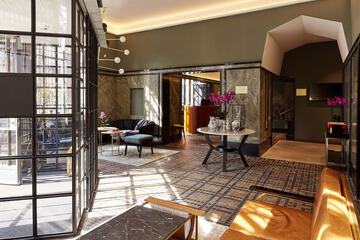 Lobby lounge