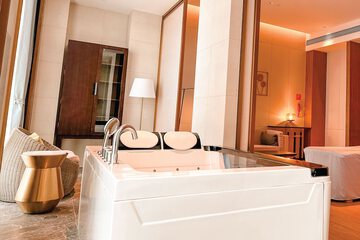 Indoor spa tub