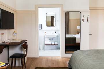 Room 19 of 32