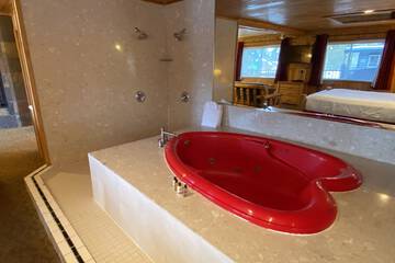 Private spa tub