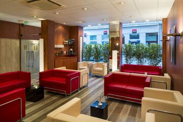 Lobby lounge