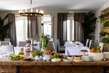 Breakfast buffet