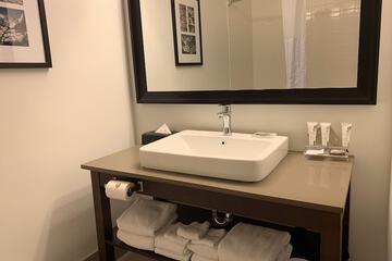 Bathroom sink