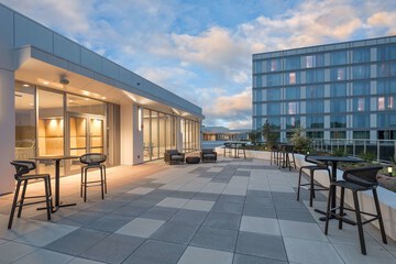 Hotel Exterior 92 of 92