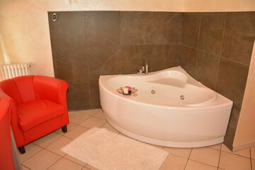 Jetted tub