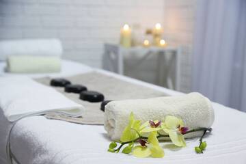 Indoor spa tub