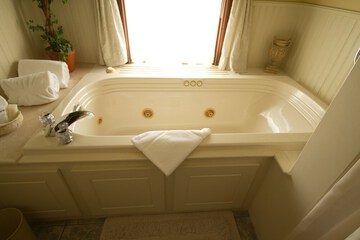 Jetted tub