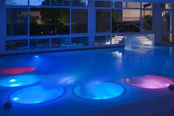 Indoor spa tub
