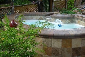 Outdoor spa tub