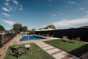 Indoor/outdoor pool