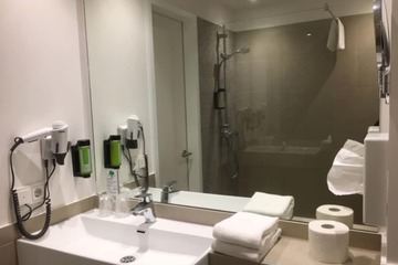 Bathroom sink