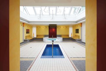 Indoor spa tub