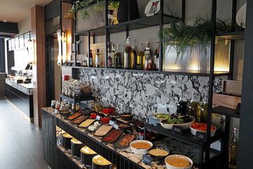 Breakfast buffet
