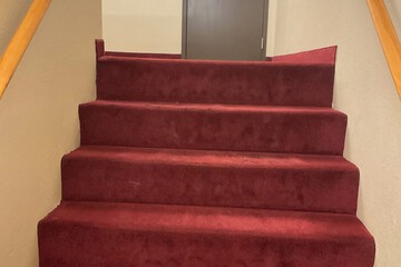 Handrails in stairways