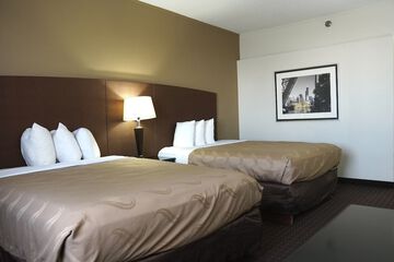 Room 33 of 47
