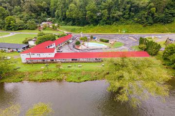 Lloyds on the River Country Inn by OYO